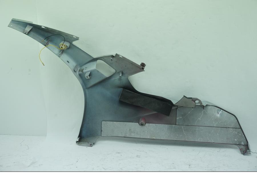 Baksidan på Sidkåpa från en Yamaha YZF R6 -2007 motorcykel.