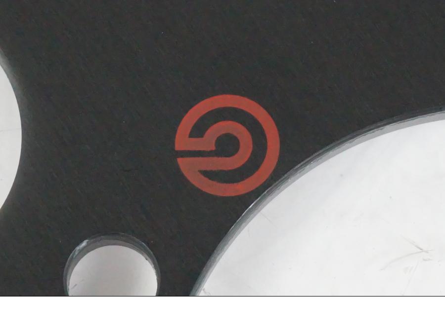 Baksidan på Bromsskiva från en KTM 1290 Super Duke R EVO -2023 motorcykel.