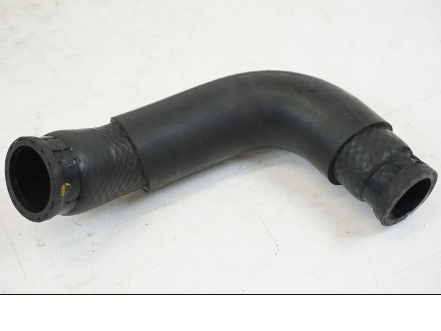 Snett uppifrån på Vattenkyl Slang Set från en Yamaha YZF 1000 R1 -2009 motorcykel.