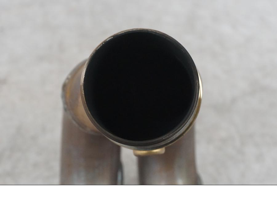 Snett uppifrån på Grenrör från en Ducati Multistrada V4 -2024 motorcykel.