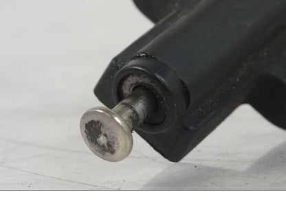 Snett uppifrån på Sidostödsbrytare från en Suzuki VZR 1800 -2009 motorcykel.