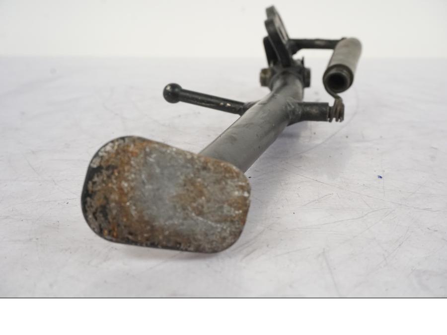 Snett uppifrån på Sidostöd från en Honda CBR 900 RR -2003 motorcykel.