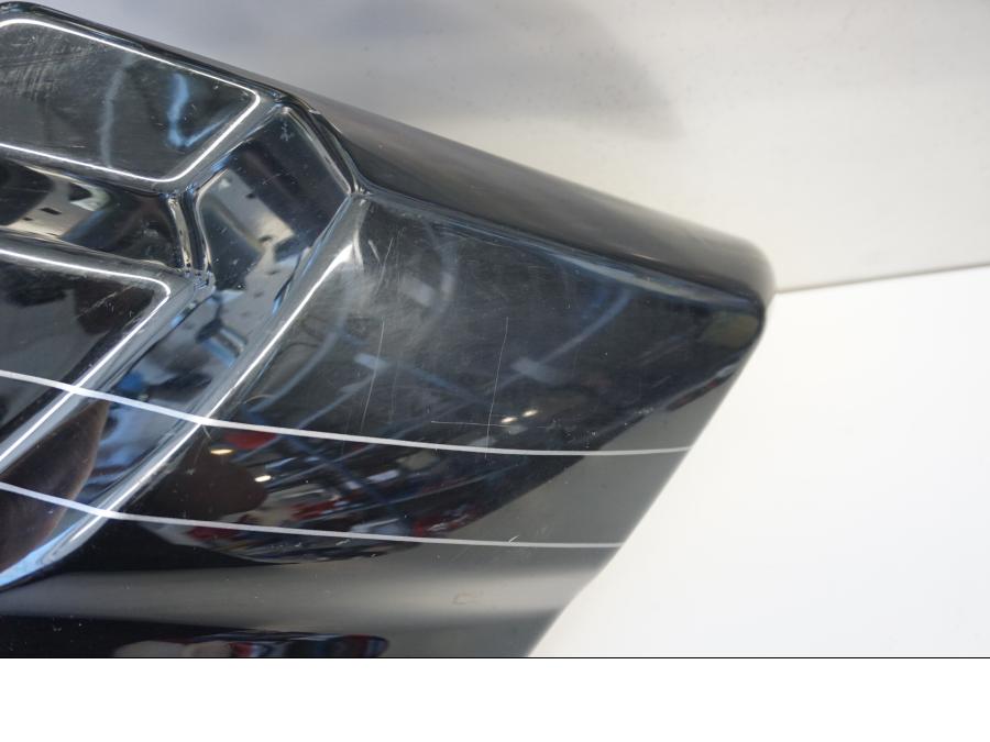 Snett nerifrån på Sidopanel från en H-D Street Glide FLHX -2015 motorcykel.