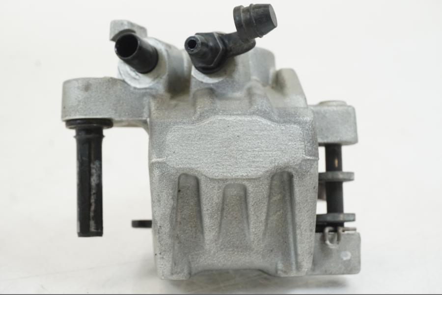 Vänster sida på Bromsok från en Husqvarna 701 Supermoto -2020 motorcykel.