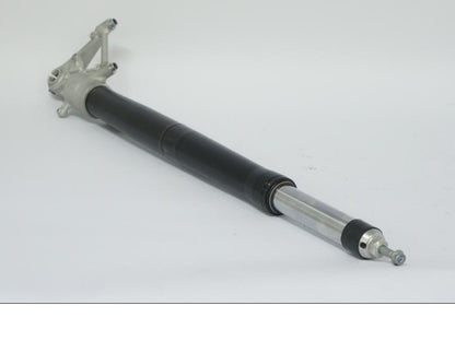 Snett nerifrån på Gaffelben från en BMW R 1250 GS -2022 motorcykel.