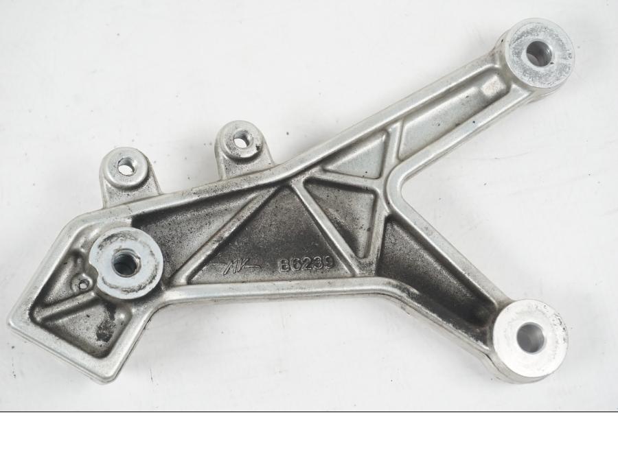 Vänster sida på Fotpinnefäste från en MV Agusta Dragster -2014 motorcykel.