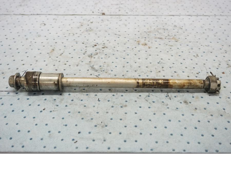 Framsidan på Axel från en Kawasaki EN 500 -1999 motorcykel.