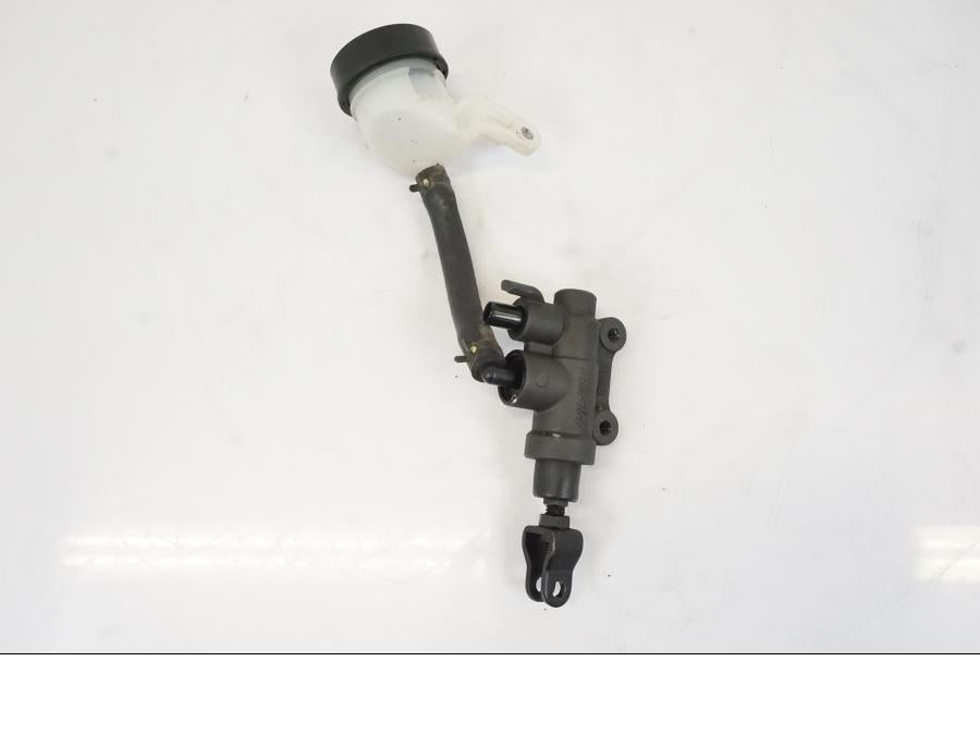 Baksidan på Bromshuvudcylinder från en BMW R 1250 GS -2019 motorcykel.