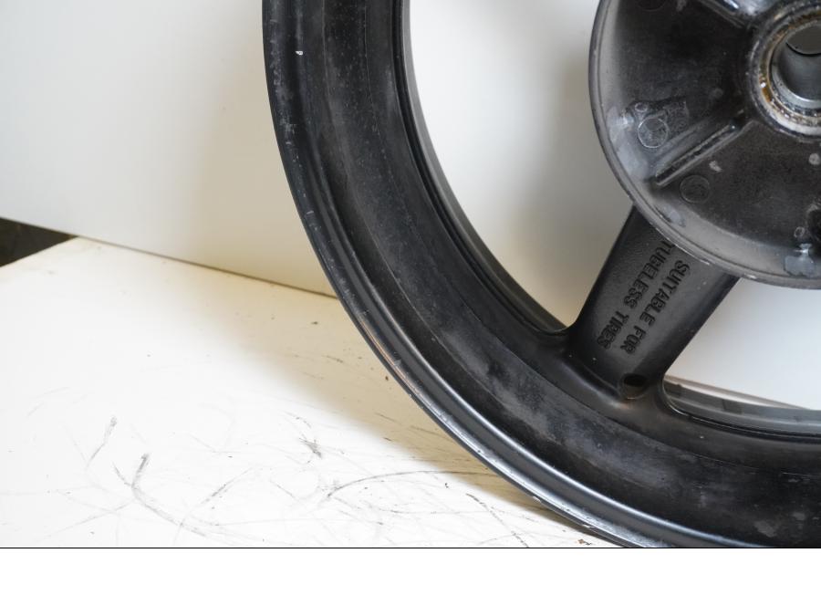 Extrabild6 på Fälg från en Yamaha YZF R6 -1999 motorcykel.