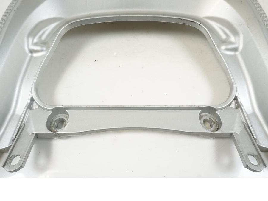 Snett uppifrån på Pakethållare från en Honda XL 1000 V -2008 motorcykel.