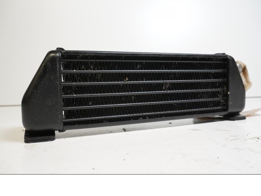 Framsidan på Oljekyl från en BMW K 1200 RS -2003 motorcykel.