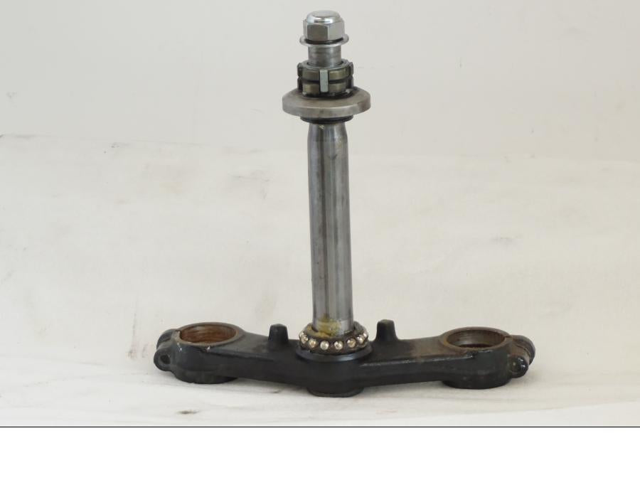 Baksidan på Gaffelkrona från en Yamaha TDM 850 -1998 motorcykel.