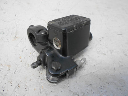 Framsidan på Bromshuvudcylinder från en Yamaha YZF-R 125 -2009 motorcykel.