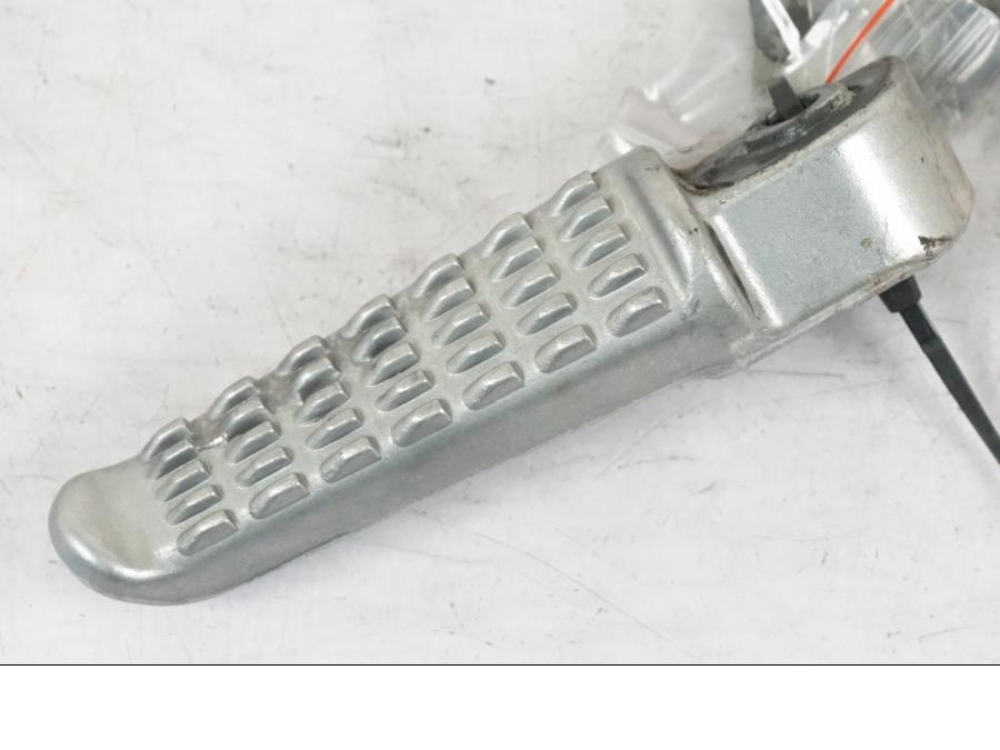 Höger sida på Fotpinne från en Kawasaki Z 900 -2019 motorcykel.