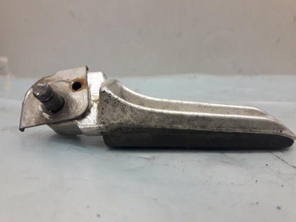 Baksidan på Fotpinne från en Suzuki SV 1000 -2004 motorcykel.