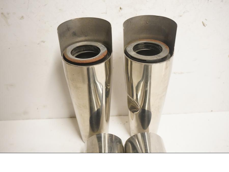 Höger sida på Gaffeldekorrör från en Suzuki VL 800 -2004 motorcykel.