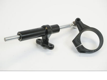 Höger sida på Styrdämpare från en KTM 1190 Adventure -2013 motorcykel.