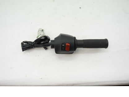 Baksidan på Styrelreglage från en KTM RC 390 -2019 motorcykel.