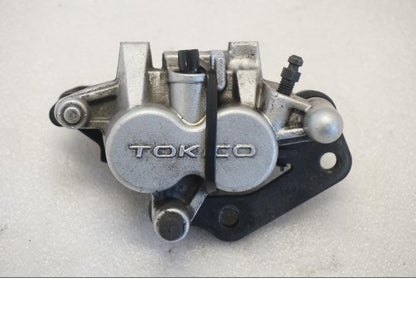 Framsidan på Bromsok från en Suzuki VL 800 -2004 motorcykel.