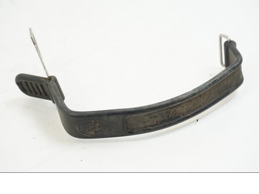 Baksidan på Batterihållare från en BMW F 650 CS -2003 motorcykel.