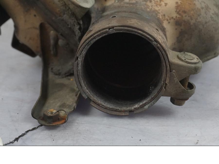 Höger sida på Mellanburk från en Kawasaki ZX-10R -2008 motorcykel.