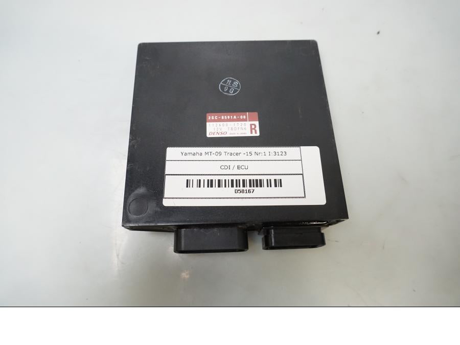 Framsidan på CDI / ECU från en Yamaha MT-09 Tracer -2015 motorcykel.