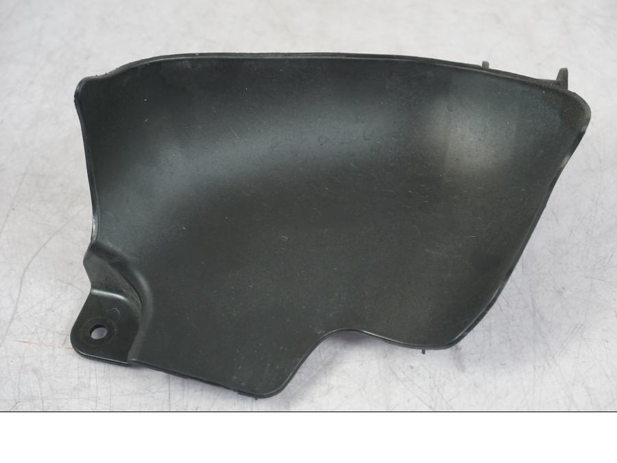 Baksidan på Plast från en Suzuki GSX 1300 RX -1999 motorcykel.