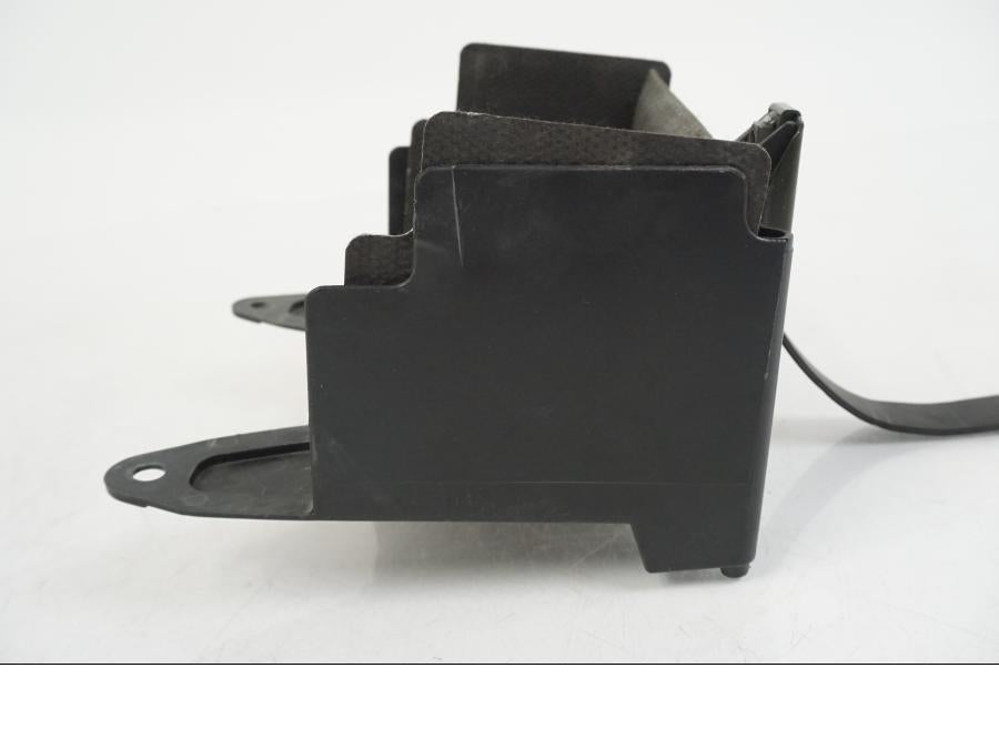 Snett uppifrån på Batterihållare från en Yamaha YZF 1000 R1 -2006 motorcykel.