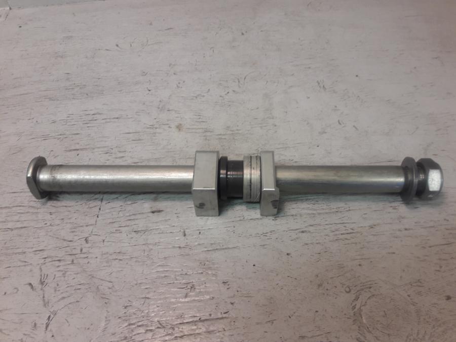 Framsidan på Axel från en Triumph Speed Twin -2019 motorcykel.