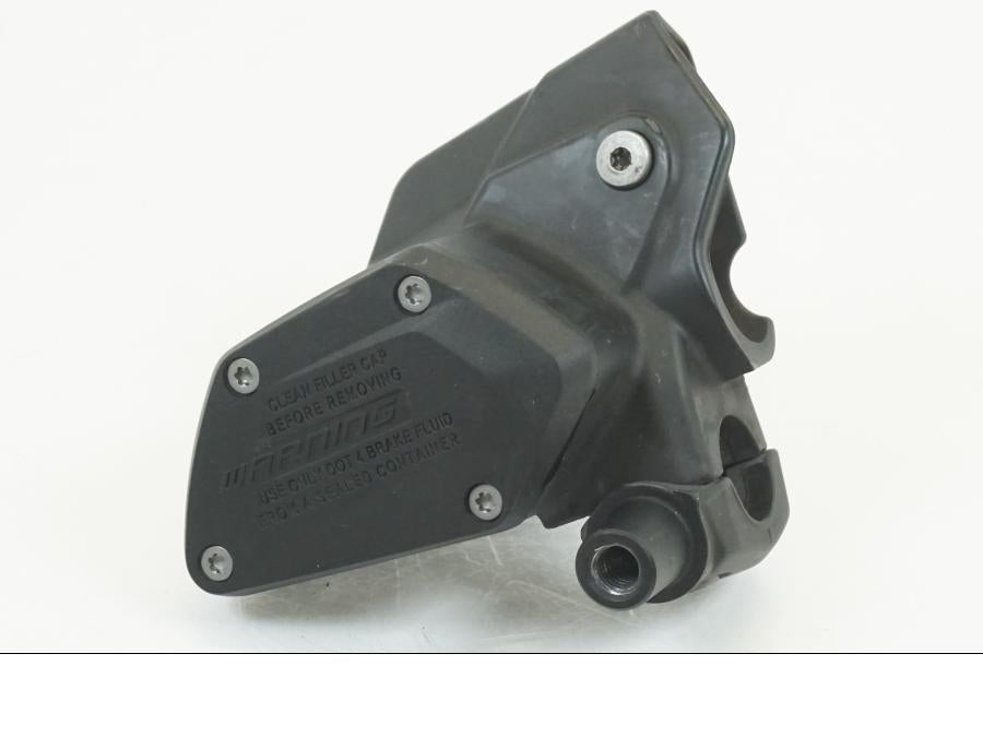 Framsidan på Bromshuvudcylinder från en BMW R 1200 GS -2018 motorcykel.