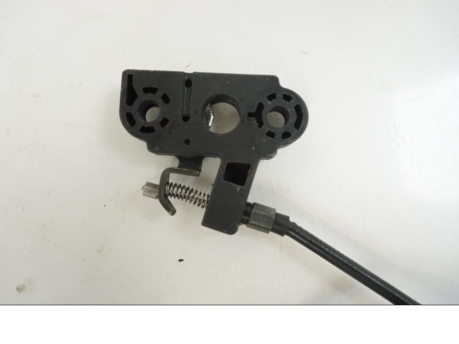 Snett uppifrån på Sadellåsmekanism från en Triumph Speed Triple -2009 motorcykel.