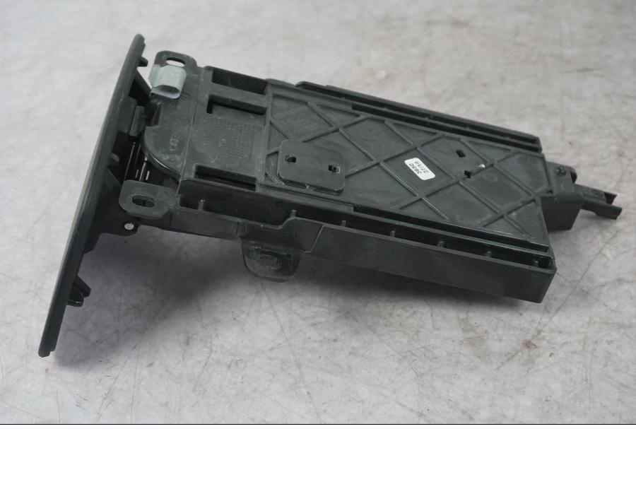 Höger sida på GPS hållare från en BMW K 1600 GTL -2015 motorcykel.