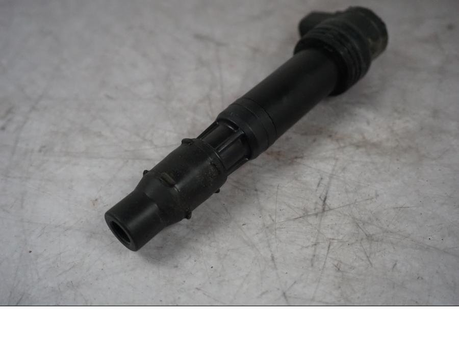 Höger sida på Tändspole från en Triumph Tiger Explorer -2016 motorcykel.