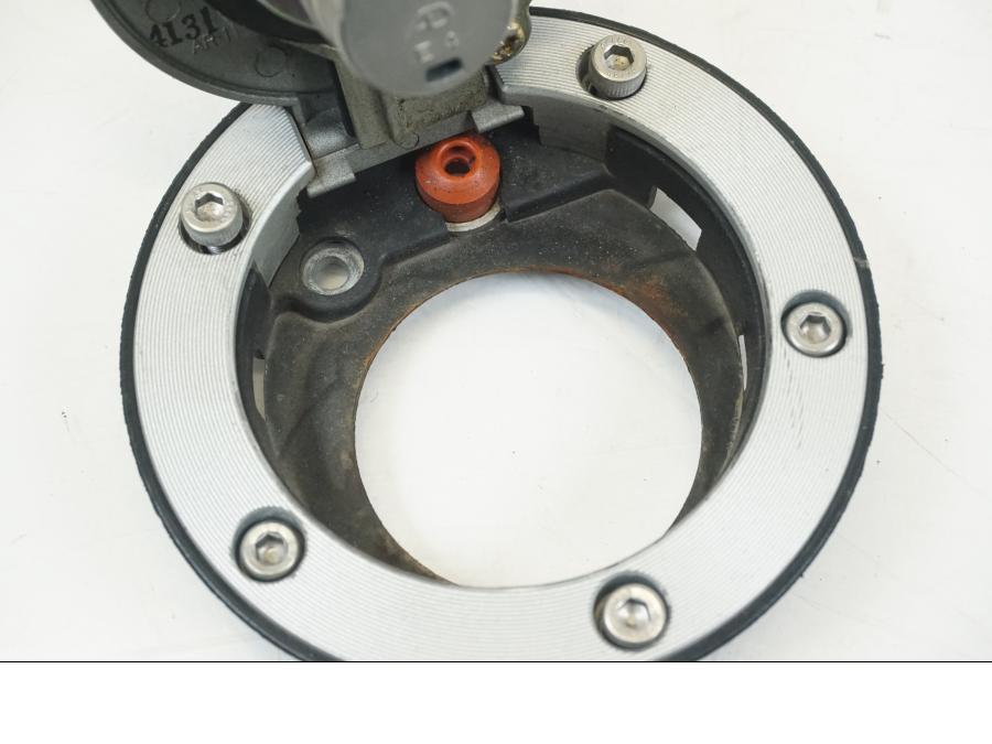 Extrabild2 på Låssats från en Yamaha YZF 1000 R1 -2004 motorcykel.