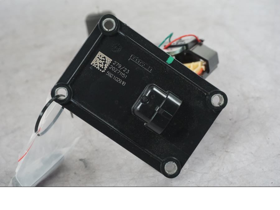 Extrabild2 på Bensinnivågivare från en Ducati Multistrada V4 -2024 motorcykel.