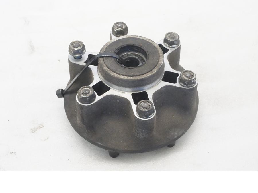 Framsidan på Drevfäste från en KTM 125 Duke -2015 motorcykel.