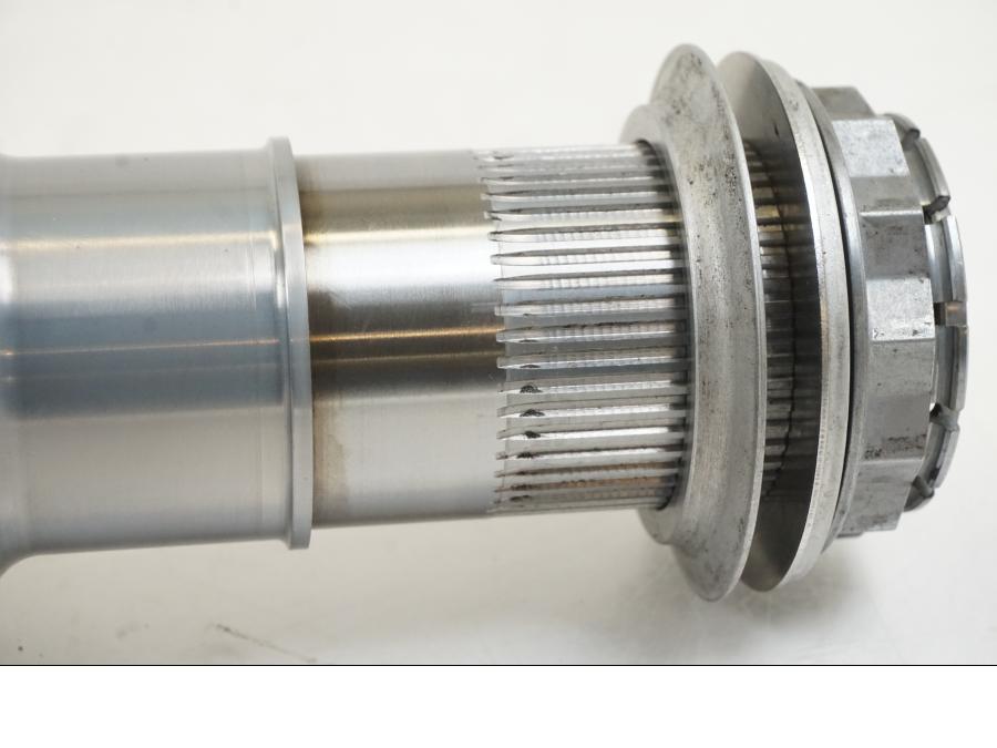 Höger sida på Axel från en Triumph Speed Triple -2021 motorcykel.