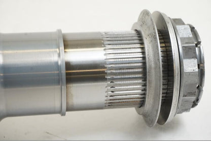 Höger sida på Axel från en Triumph Speed Triple -2021 motorcykel.