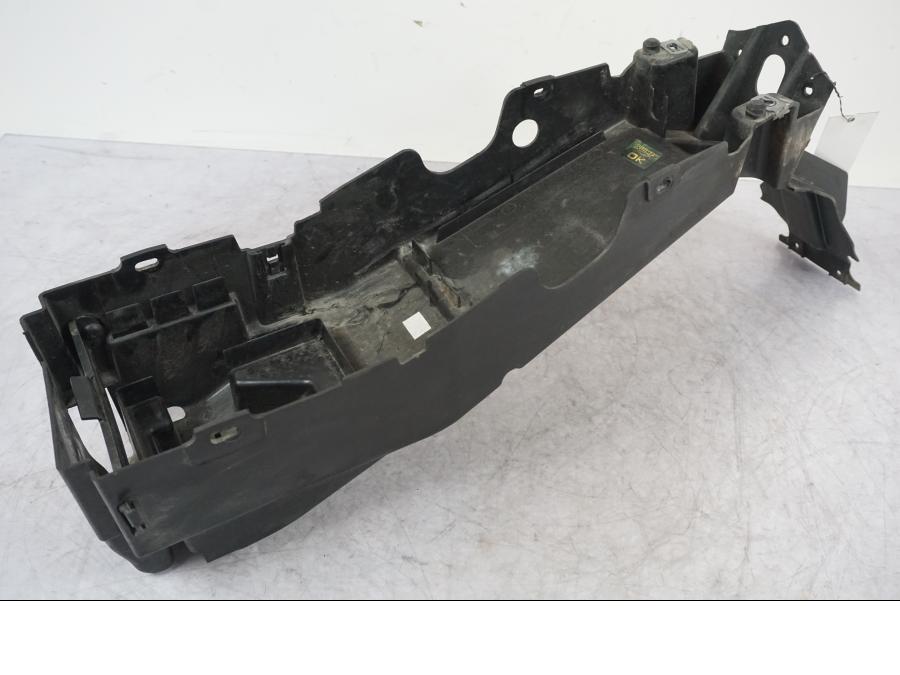 Framsidan på Undertail från en Triumph Tiger -2009 motorcykel.