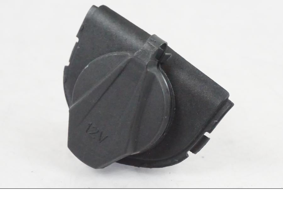 Framsidan på El uttag 12 V från en KTM 390 Adventure -2021 motorcykel.