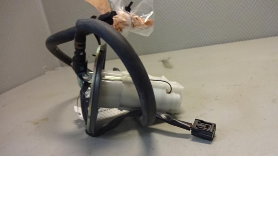 Höger sida på Bensinpump insprut från en Honda NC 750 S -2017 motorcykel.