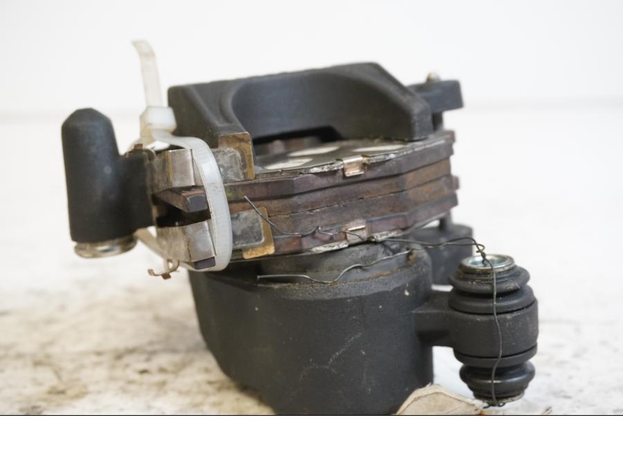 Höger sida på Bromsok från en Suzuki GSX-R 1000 -2007 motorcykel.