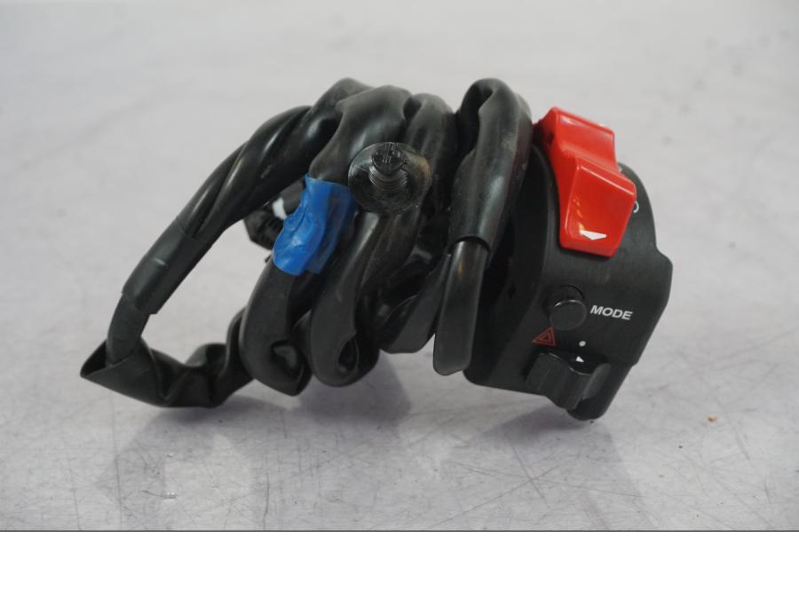 Framsidan på Styrelreglage från en Yamaha MT-09 SP -2018 motorcykel.