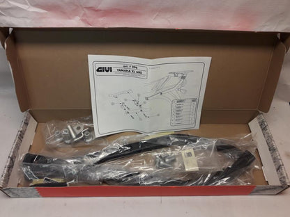 Framsidan på Topboxfäste från en Yamaha XJ 600 -2010 motorcykel.