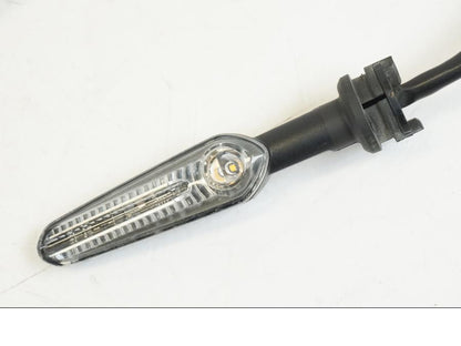 Baksidan på Blinkers LED från en Yamaha YZF R7 -2022 motorcykel.