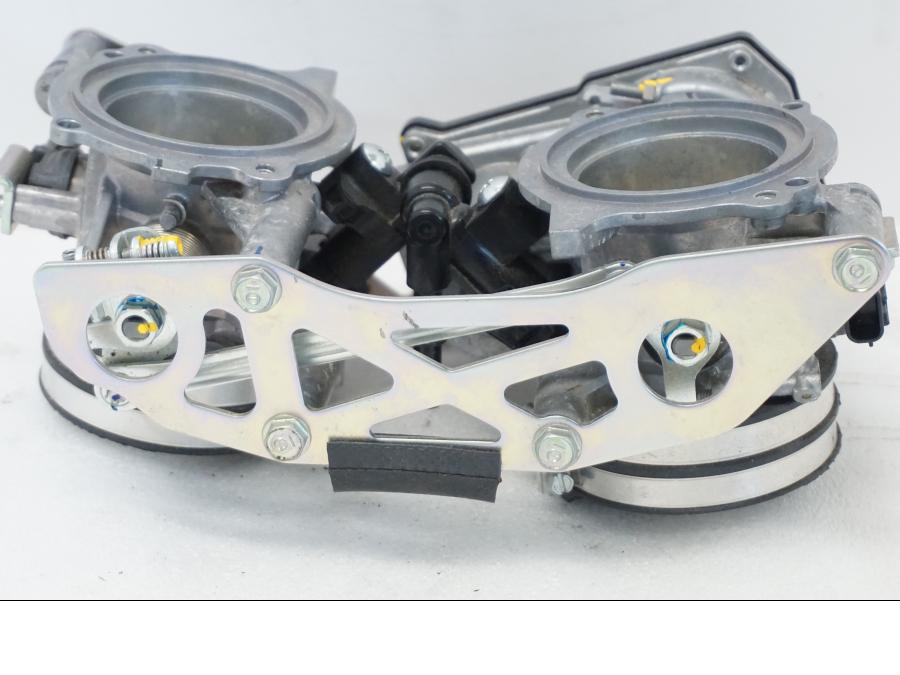 Baksidan på Spjällhus från en KTM 1290 Super Adventure R -2021 motorcykel.