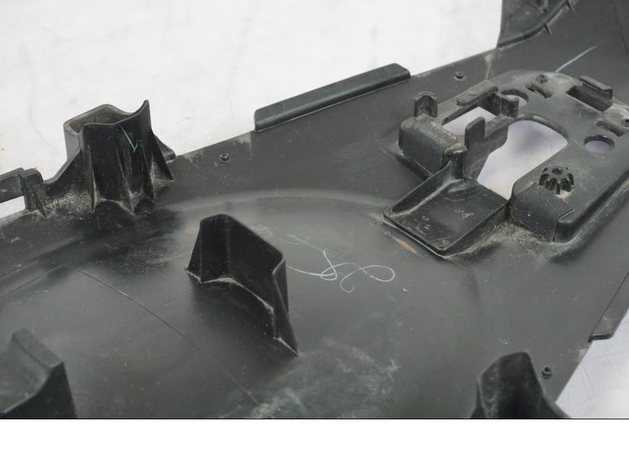 Höger sida på Undertail från en Kawasaki ER-6N -2016 motorcykel.