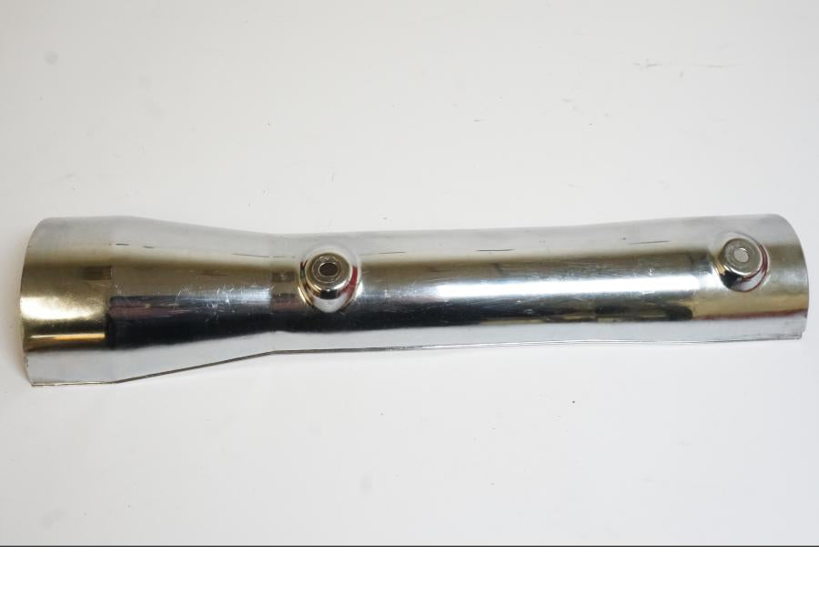 Framsidan på Svingkromskydd från en Suzuki VZ 1600 -2005 motorcykel.