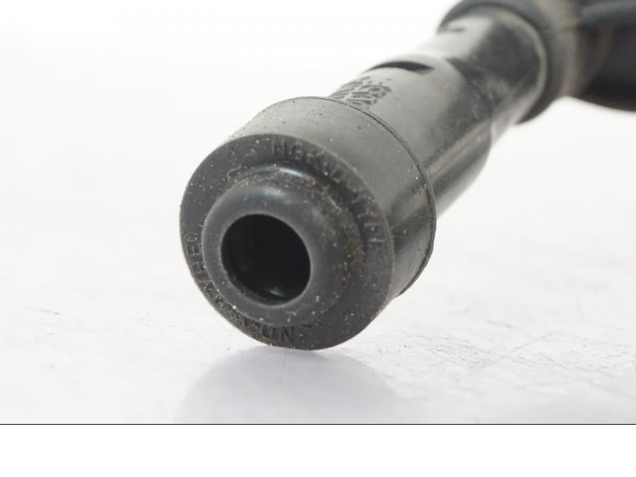 Snett nerifrån på Tändspole från en Honda NT 650 V -2002 motorcykel.