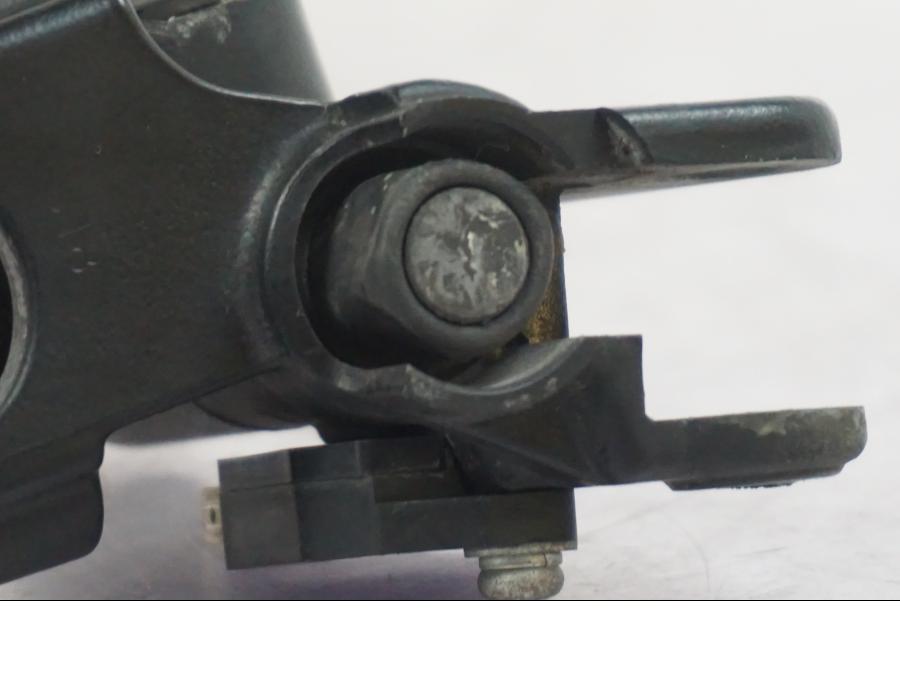 Höger sida på Bromshuvudcylinder från en Triumph Tiger -2009 motorcykel.